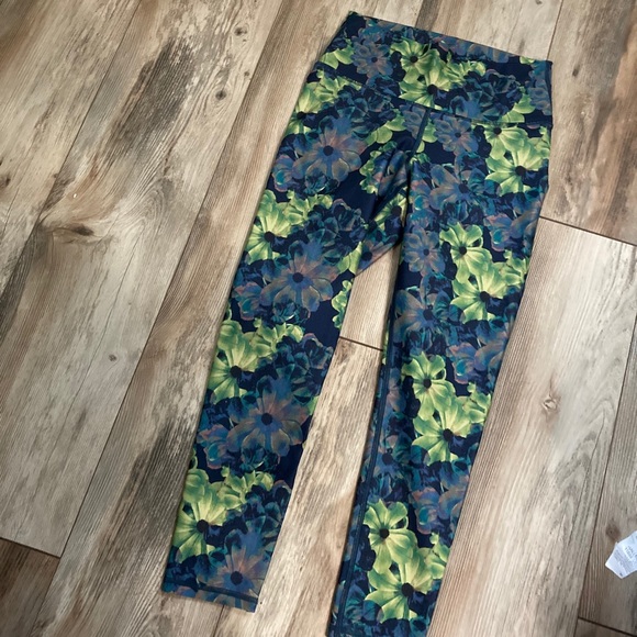 fabletics 7/8 leggings - Picture 4 of 4